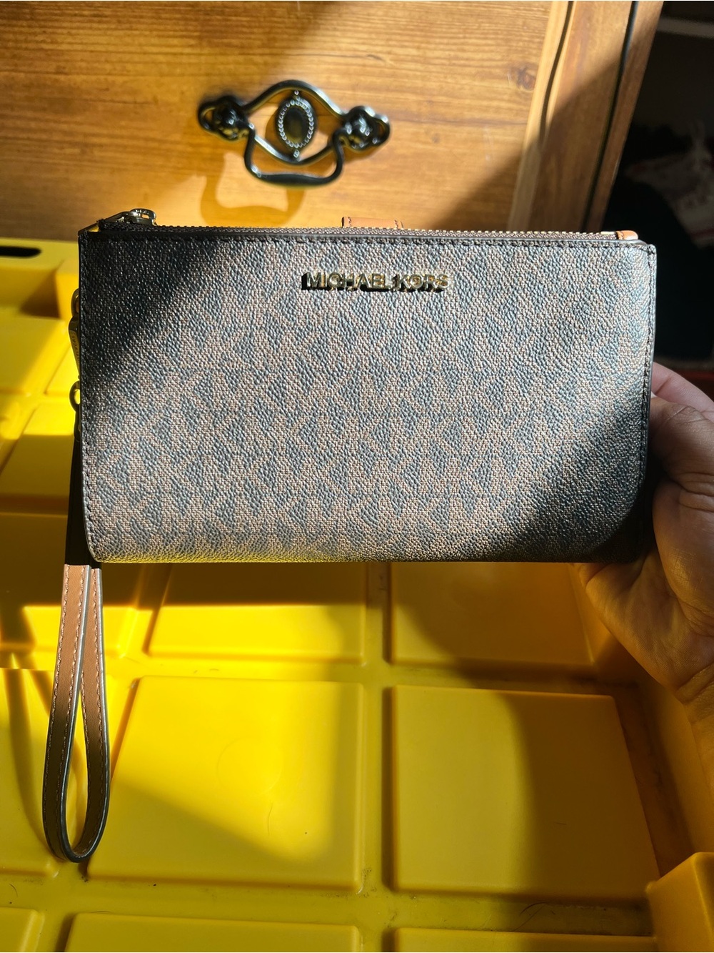 Michael Kors Jet Set Travel Signature Logo Smartphone Wristlet